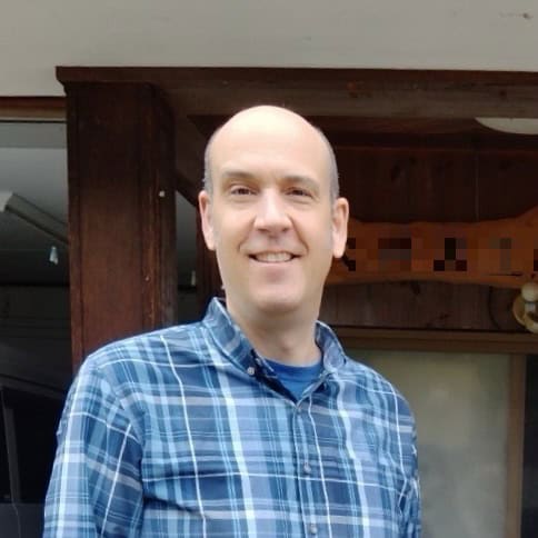 Paul Denhoed is a paper researcher and papermaker, originally from Toronto, Canada. After receiving a Japanese Government Scholarship to study Japanese hand papermaking, he has been living and working in Japan for more than 20 years.